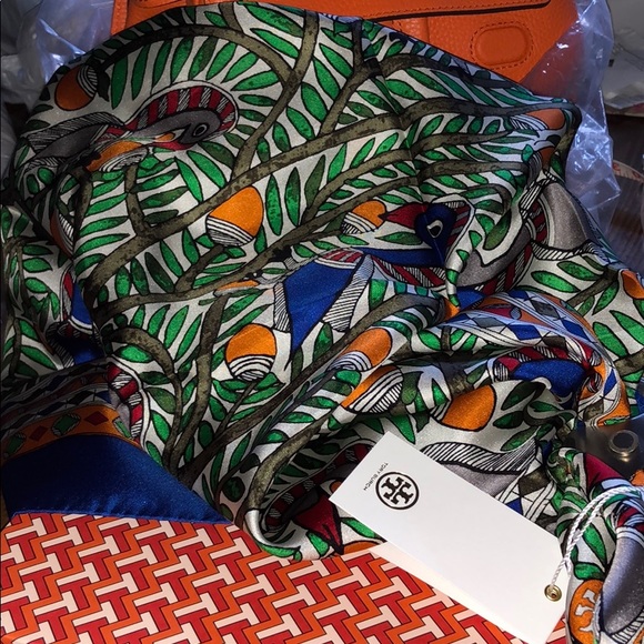 Tory Burch scarf - Picture 8 of 8